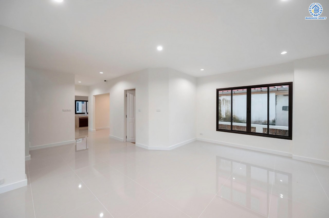 บ้านเดี่ยวมือสอง ตกแต่งใหม่ โครงการ ศศิธร บางบอน3 รองรับทุกความสุข เนื้อที่ 65.3 ตร.ว. ฟังก์ชัน 3 ห้องนอน 3 ห้องน้ำ 1 ห้องอเนกประสงค์ จอดรถได้ 2 คัน บนทำเลเดินทางสะดวก ใกล้รถไฟฟ้าสายสีน้ำเงิน "สถานีหลักสอง" และจุดขึ้นทางด่วน "พระราม2" และ The Mall บางแค